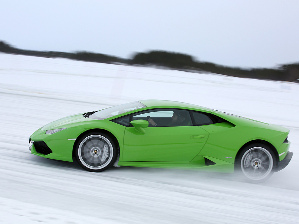Тест драйв 2015. Lamborghini Huracan Winter. Ламборгини Хуракан зима. Ламборгини Хуракан техника тест драйв. Ламборгини Хуракан Technica тест драйв.